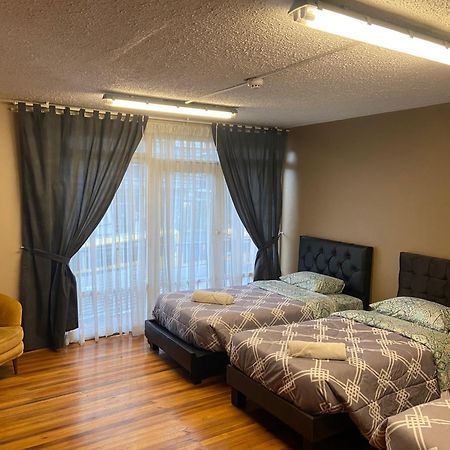 Blue House La Floresta Кито Экстерьер фото