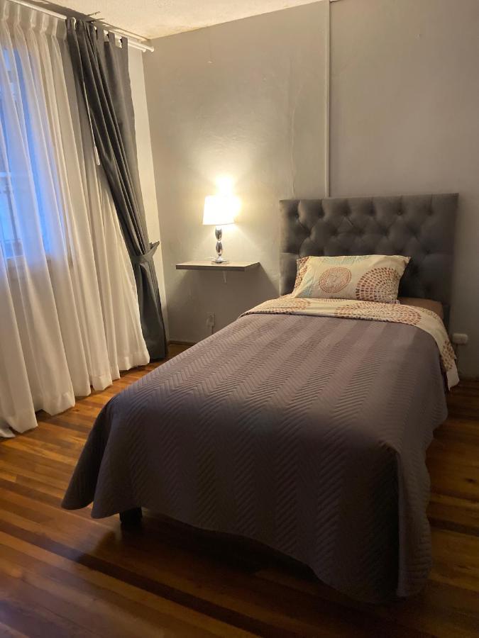 Blue House La Floresta Кито Экстерьер фото