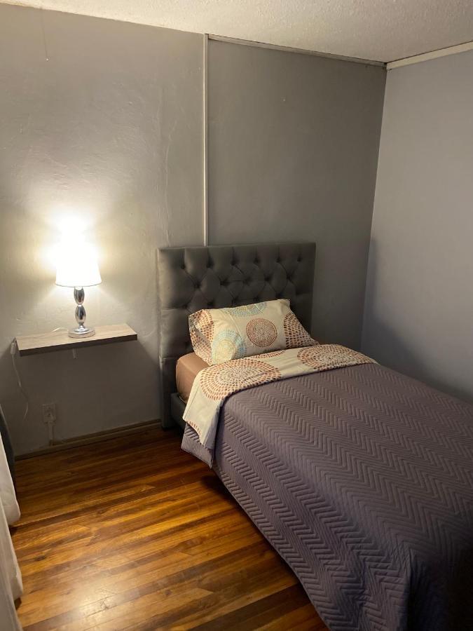Blue House La Floresta Кито Экстерьер фото