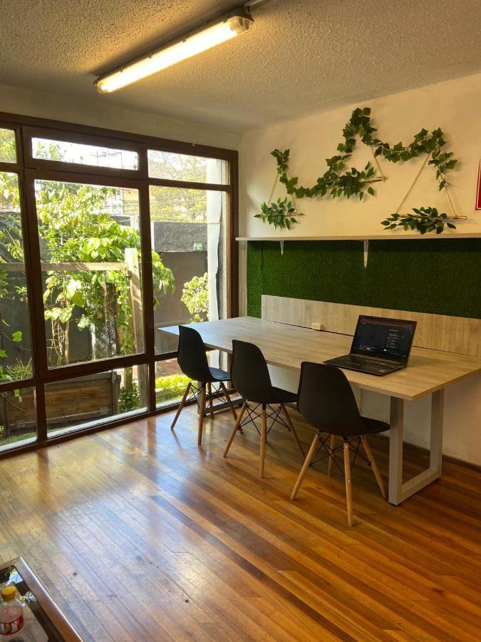 Blue House La Floresta Кито Экстерьер фото
