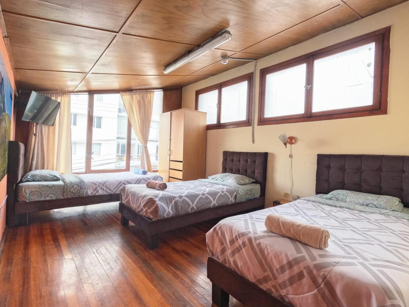 Blue House La Floresta Кито Экстерьер фото