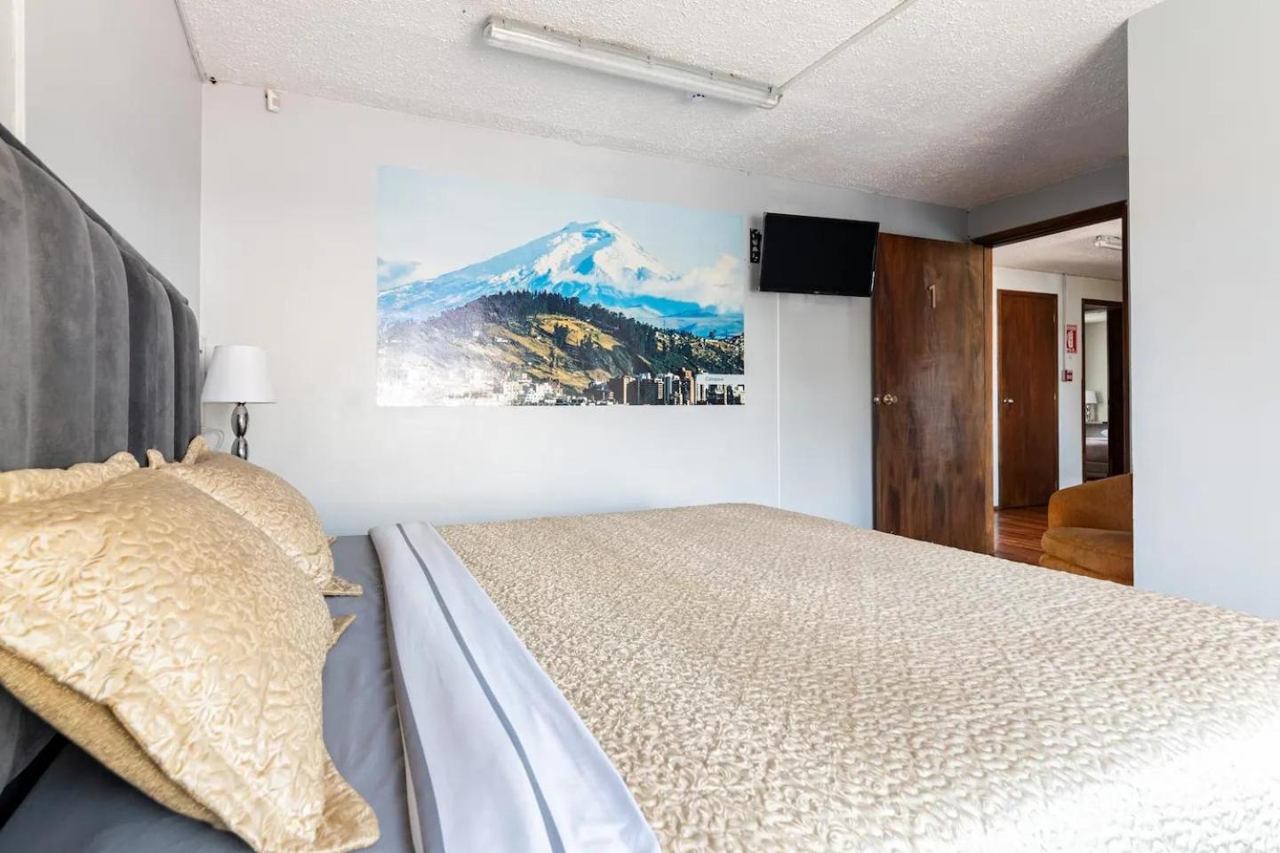 Blue House La Floresta Кито Экстерьер фото