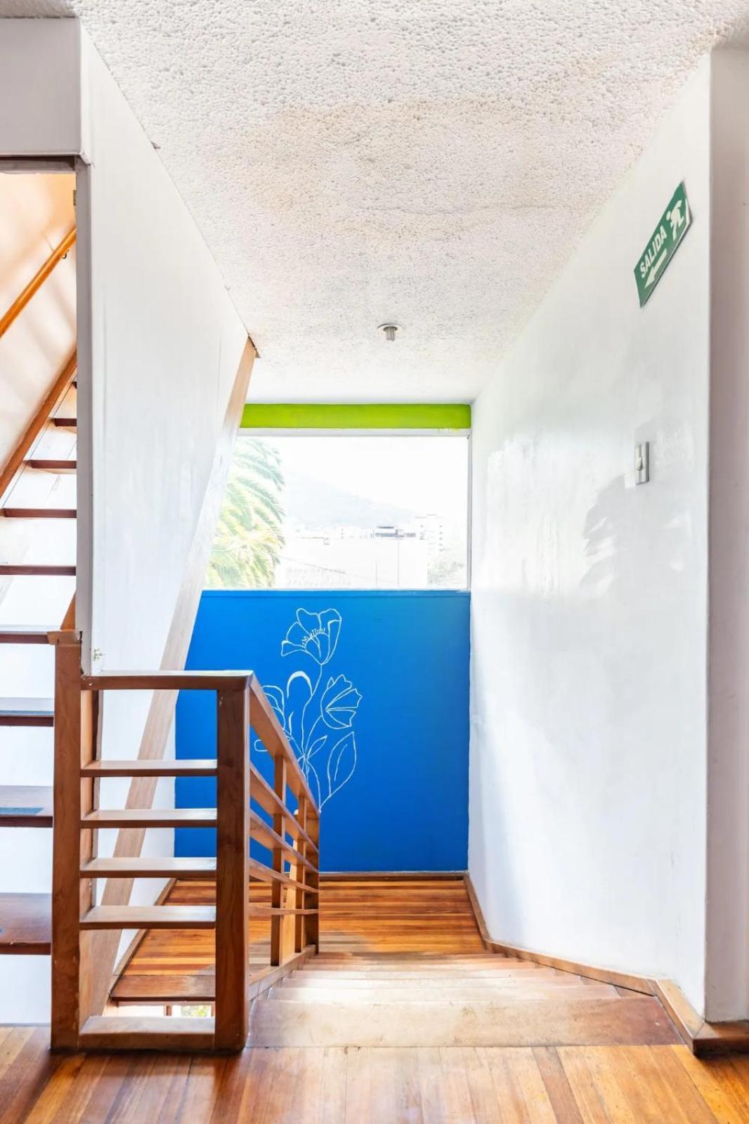 Blue House La Floresta Кито Экстерьер фото