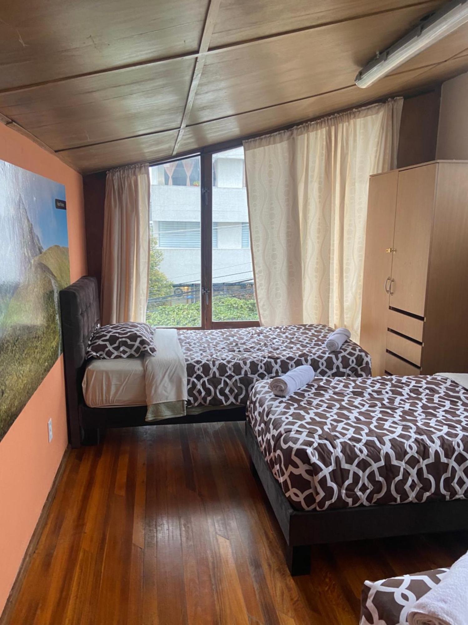 Blue House La Floresta Кито Экстерьер фото